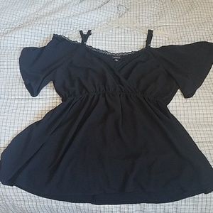 Torrid Size 1 black v-neck cold shoulder top